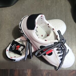 Disney Minnie Mouse White Sneakers with Black Polka Dot Laces